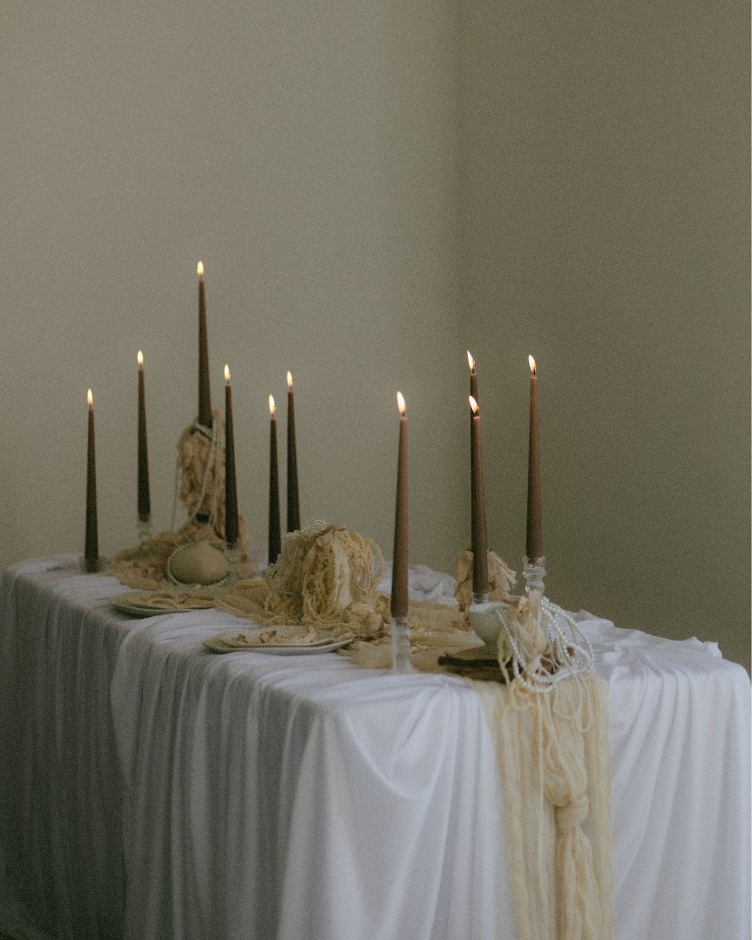 Cómo decorar una boda elegante con velas