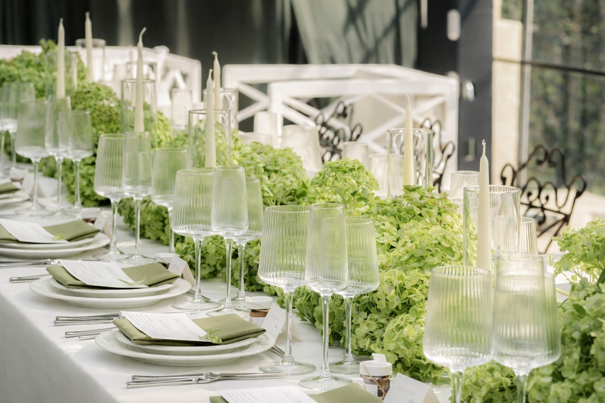 Experiencia curada de boda con velas y diseño premium