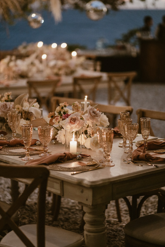 Iluminación con velas para recepción de boda de alto nivel