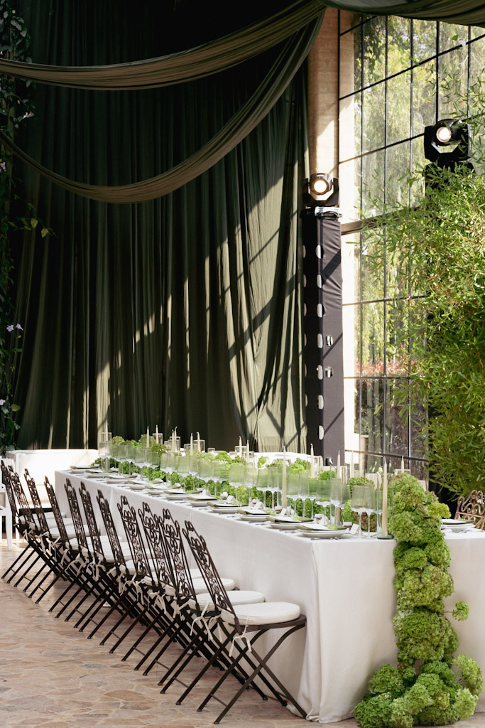 Centro de mesa elegante con velas para boda